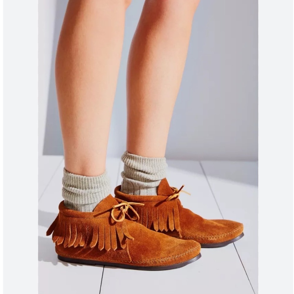 Minnetonka Suede Classic Fringe Moccasin Boot Brown Ankle Lace Up‎ Womens